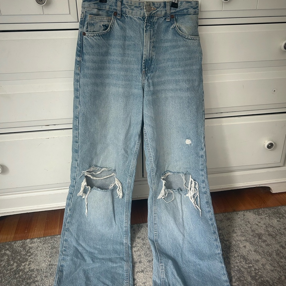 Zara Blue Straight Leg Jeans with Classic Style
